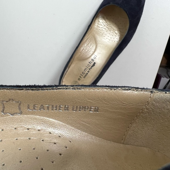 Eric Michael Suede Pumps - Picture 9 of 16